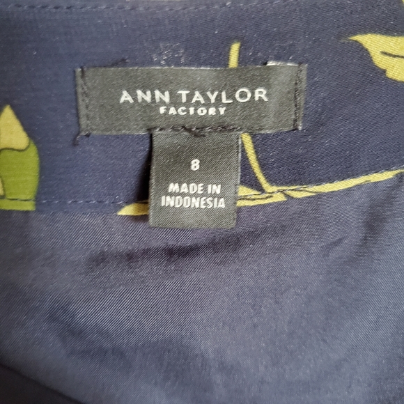 Ann Taylor floral blue skirt size 8 - Picture 7 of 10